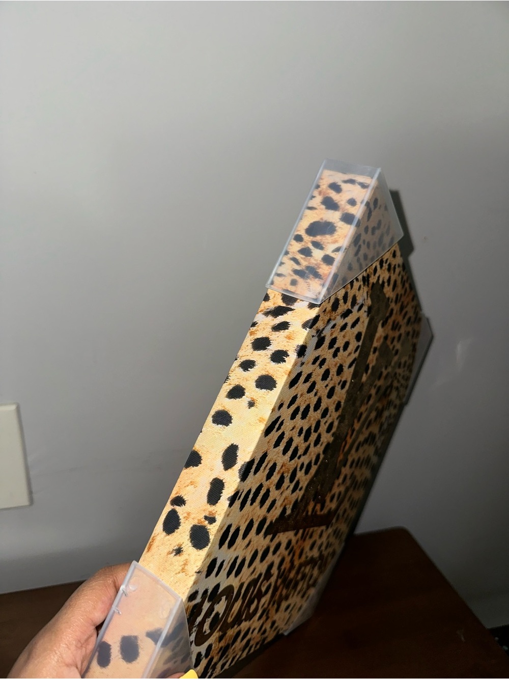 Louis Vuitton Leopard Motif Plaque in Gold and Tan - Picture 4 of 5